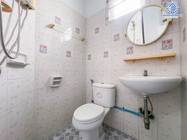 *****ทาวน์โฮม 3 ชั้นมือสอง  ม.เอกรินทร์ คลาสสิคโฮม บ้านสวย พร้อมอยู่ หลังมุม บนเนื้อที่ 33.90 ตร.ว. ฟังก์ชัน 3 ห้องนอน 3 ห้องน้ำ 2 ที่จอดรถ รายล้อมไปด้วยสิ่งอำนวยความสะดวกมากมาย ใกล้เดอะมอลล์ บางแค และรถไฟฟ้า "สถานีเพชรเกษม48" คุ้ม และราคาถูกจนต้องจองด่วน